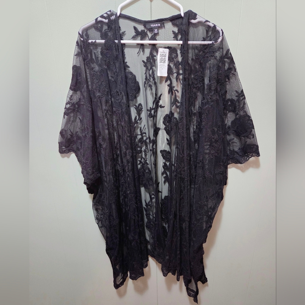 Torrid 1/2 Black Lace Drape Kimono
